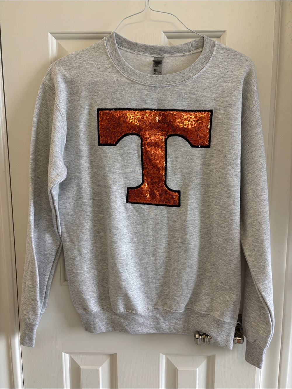 Tennessee Volunteers Women's Gray Crewneck Sweatshirt with Orange Sequin 'T'